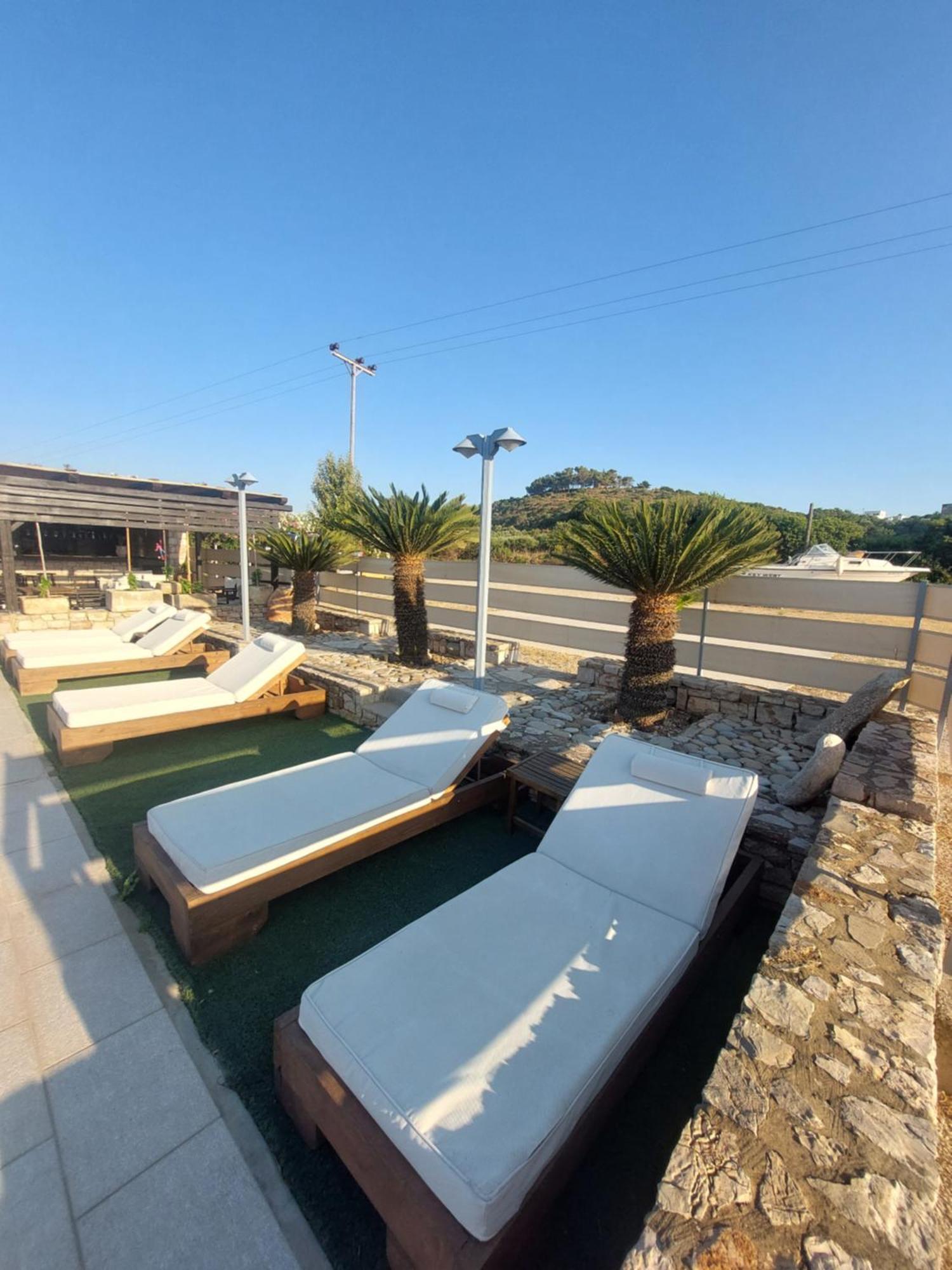 Petradi Aparthotel Livadi  ภายนอก รูปภาพ