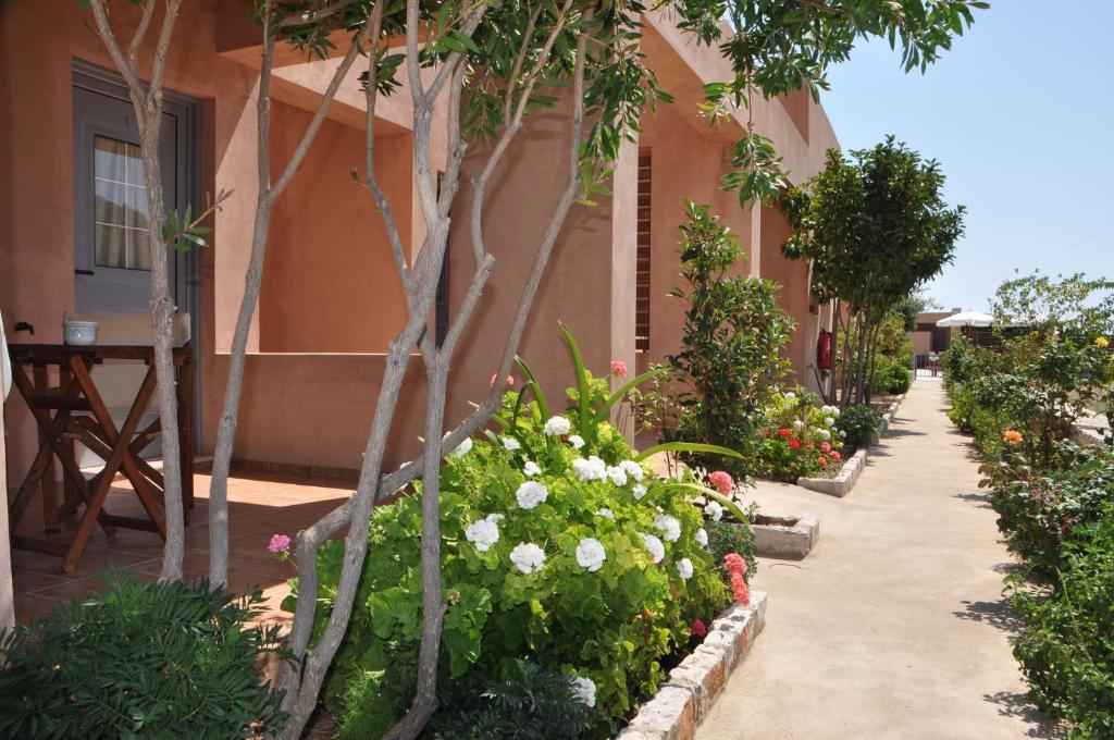 Petradi Aparthotel Livadi  ภายนอก รูปภาพ